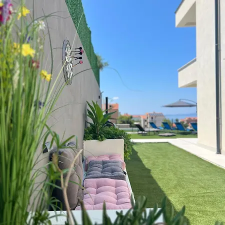 Villa La Vie - *