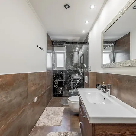 Villa La Vie - *