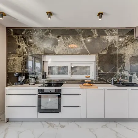 Villa La Vie - *